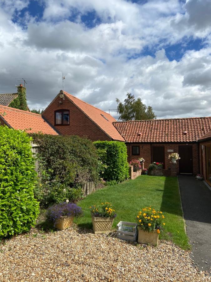 Willow Tree Cottages Newark-on-Trent  ภายนอก รูปภาพ