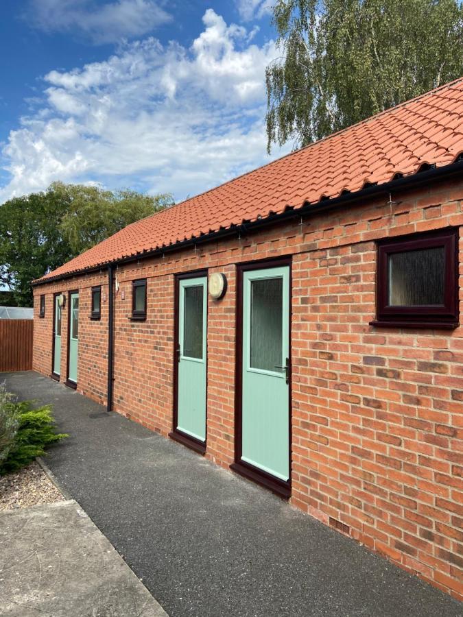 Willow Tree Cottages Newark-on-Trent  ภายนอก รูปภาพ