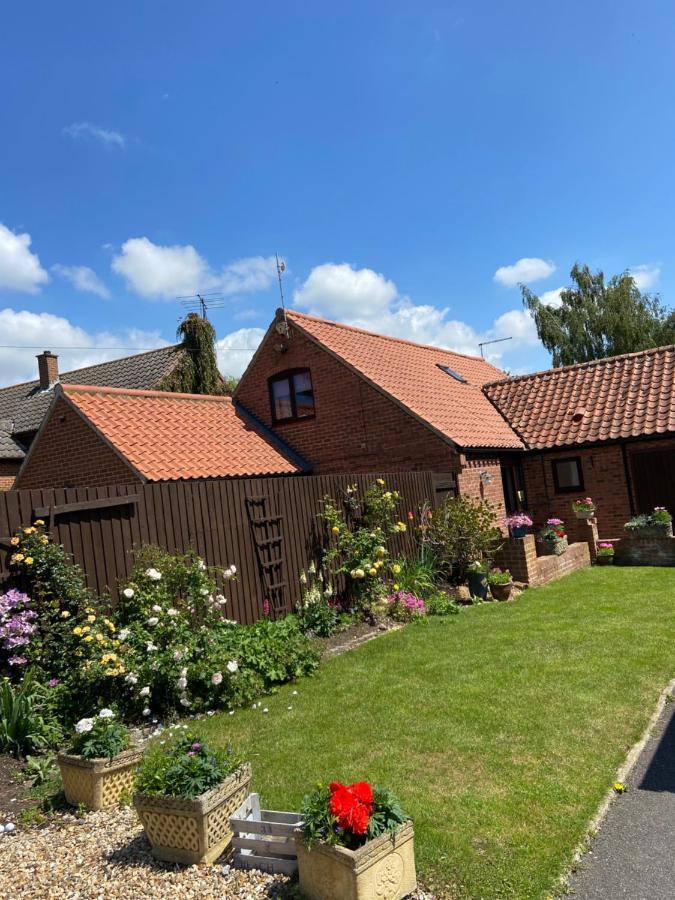 Willow Tree Cottages Newark-on-Trent  ภายนอก รูปภาพ