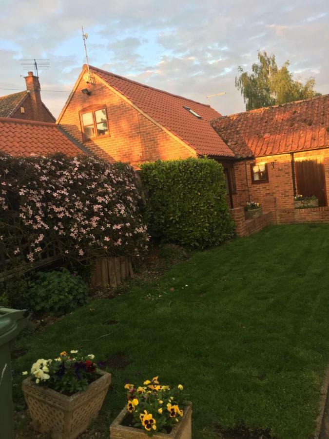 Willow Tree Cottages Newark-on-Trent  ภายนอก รูปภาพ